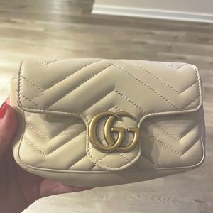 Mini maramont Gucci crossbody.